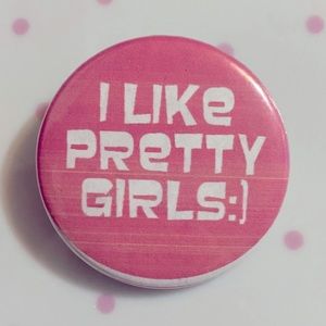 I like pretty girls pin❤︎